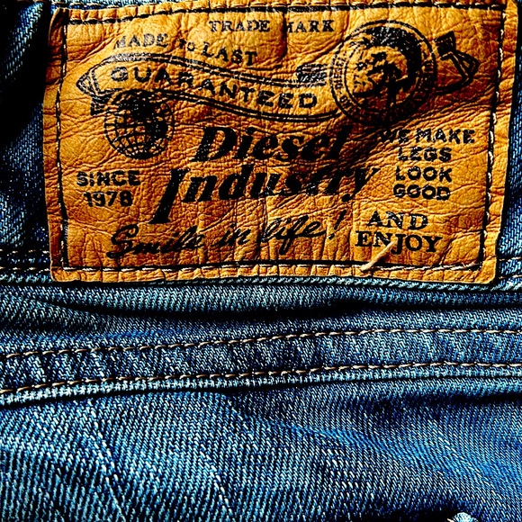 Diesel Wash 008N1_STRETCH ~ HUSHY Low Rise Straight Cut Distressed Denim ~ BLUE - Picture 3 of 8